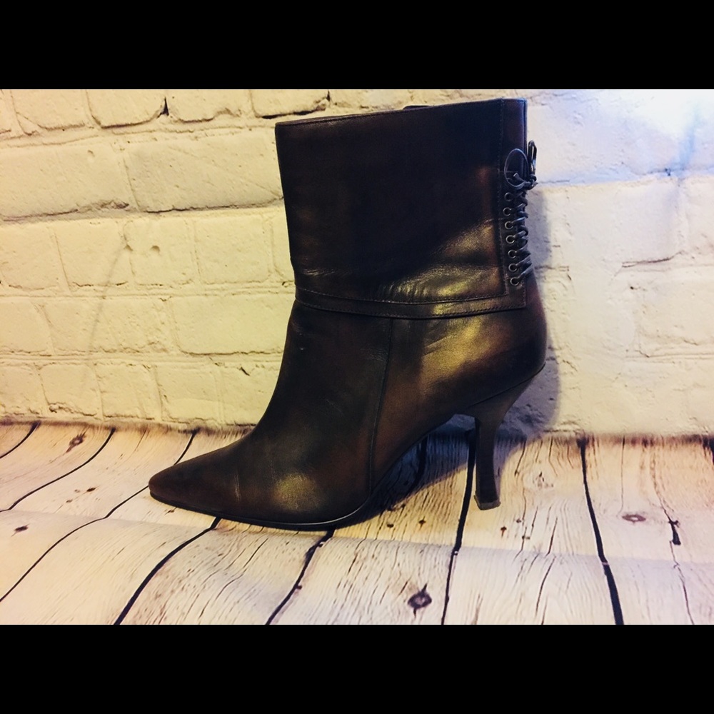 Apostrophe “Brodie” Booties
